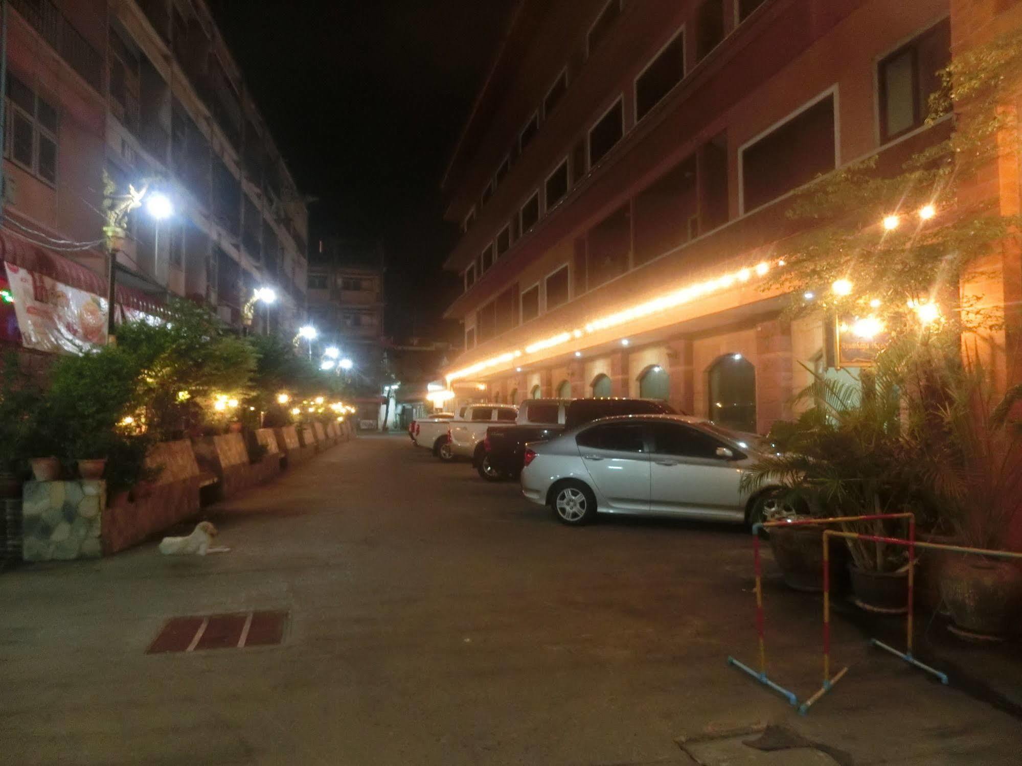 Ayutthaya Thenee Hotel Dış mekan fotoğraf